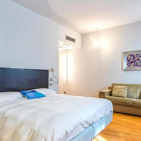 Mh Design Hotel Неаполь Экстерьер фото