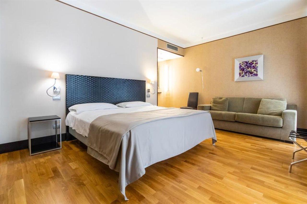 Mh Design Hotel Неаполь Экстерьер фото