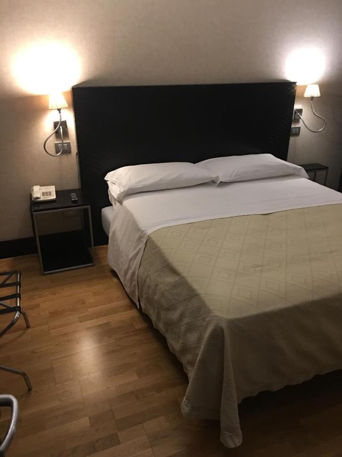 Mh Design Hotel Неаполь Экстерьер фото