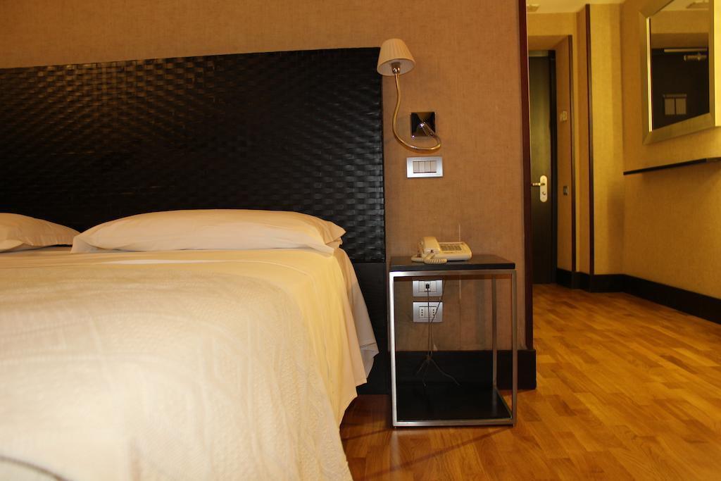Mh Design Hotel Неаполь Экстерьер фото