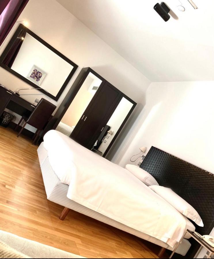 Mh Design Hotel Неаполь Экстерьер фото