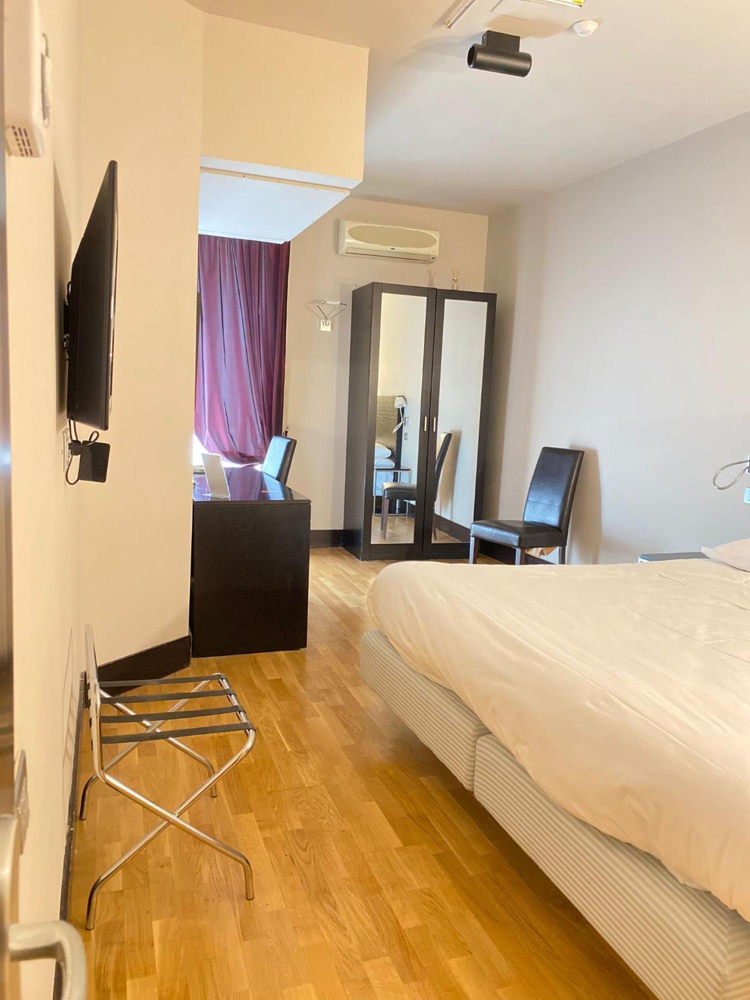 Mh Design Hotel Неаполь Экстерьер фото