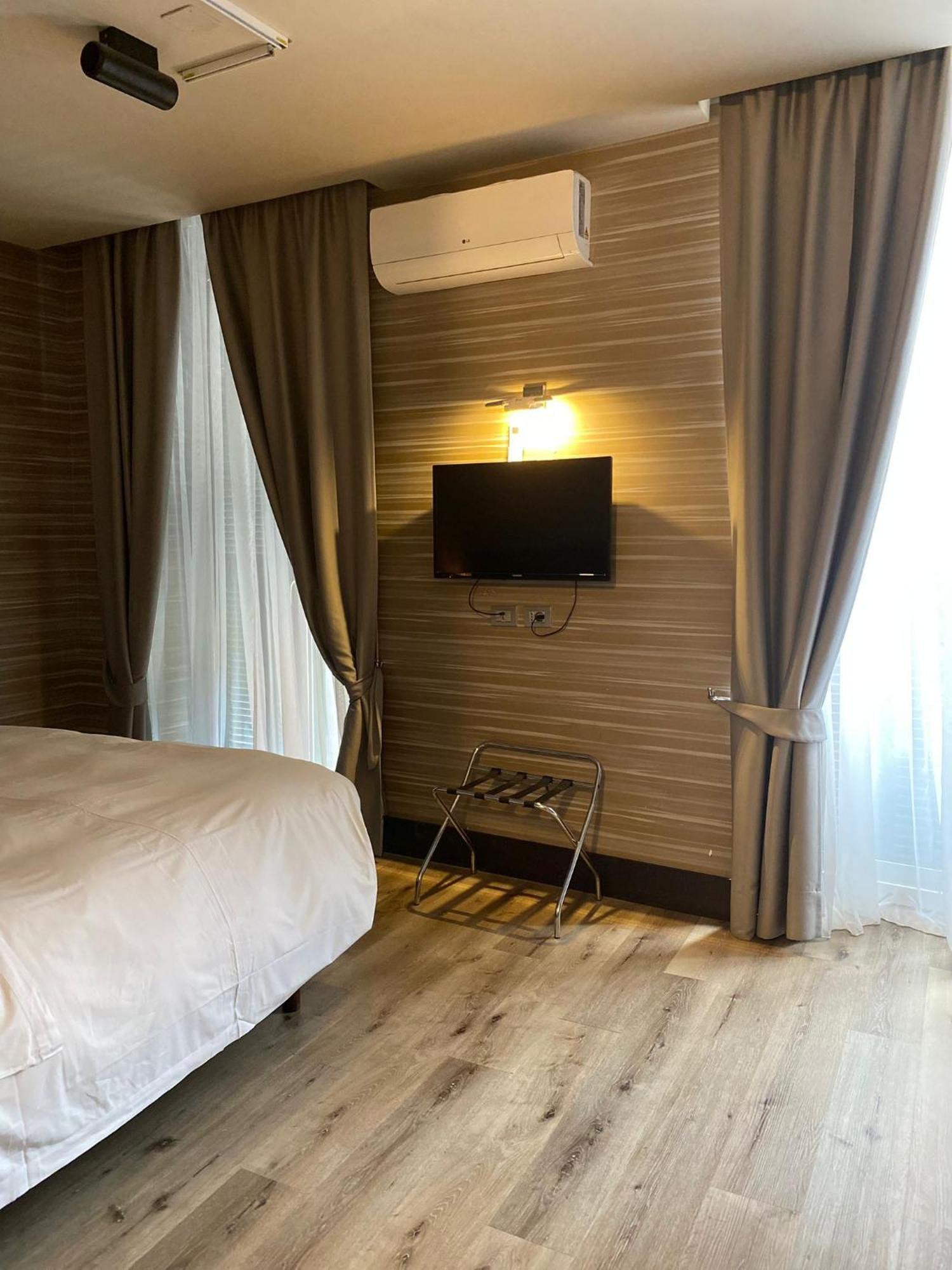 Mh Design Hotel Неаполь Экстерьер фото