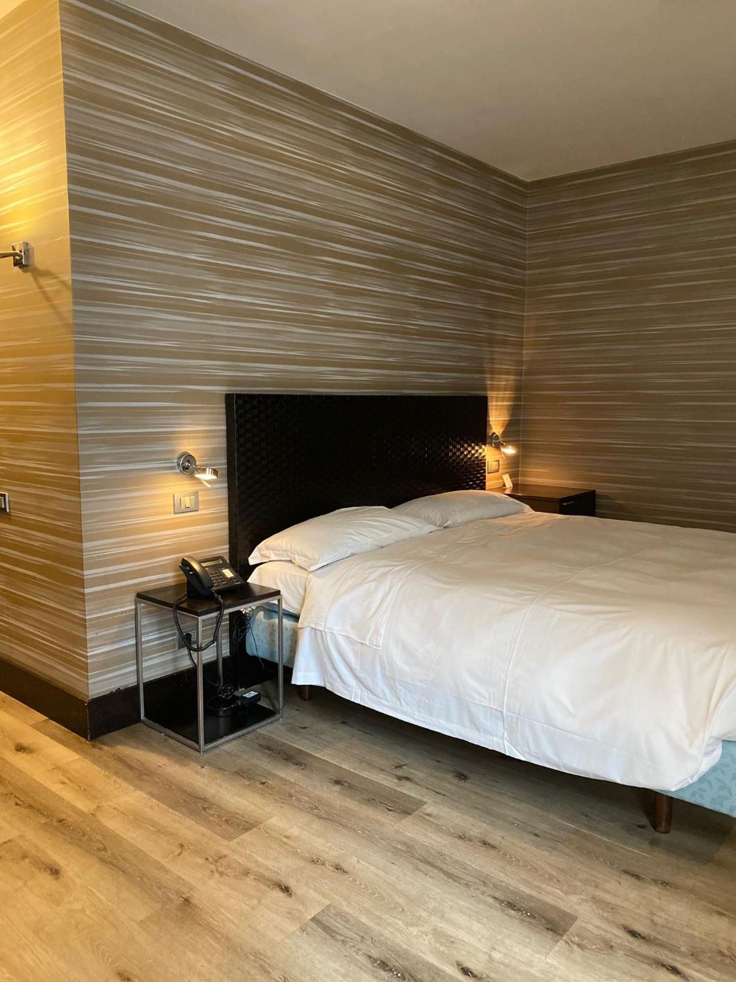 Mh Design Hotel Неаполь Экстерьер фото
