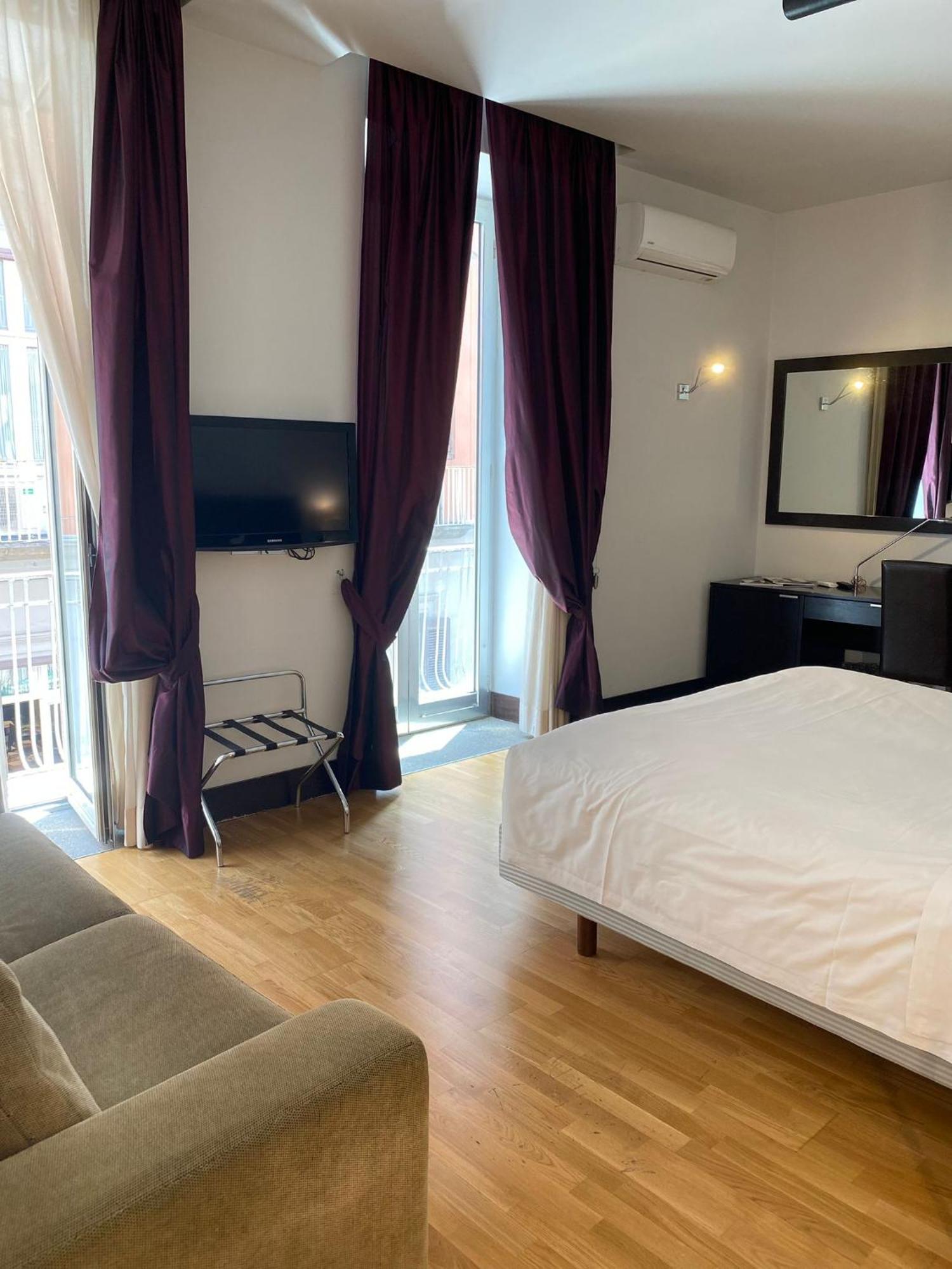 Mh Design Hotel Неаполь Экстерьер фото