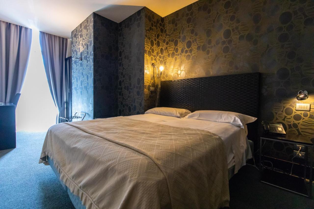 Mh Design Hotel Неаполь Экстерьер фото
