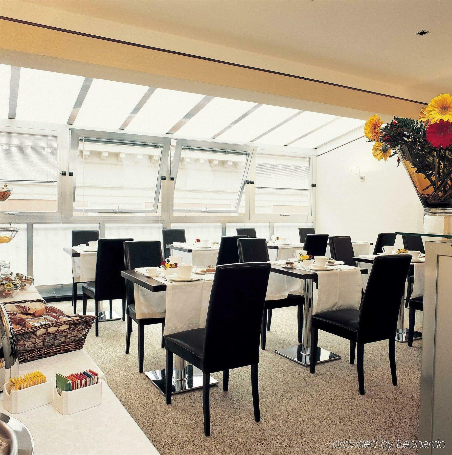 Mh Design Hotel Неаполь Ресторан фото